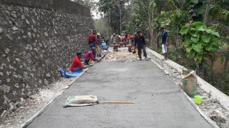 Pembangunan Jalan Swadaya Masyarakat