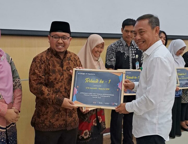 Agus Suroyo (Kepala Sekolah SMP Muhammadiyah Al Mujahidin)