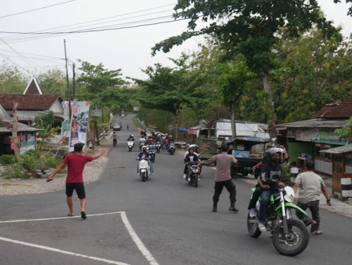 Gerombolan Remaja Saat Dihadang Polisi & Warga