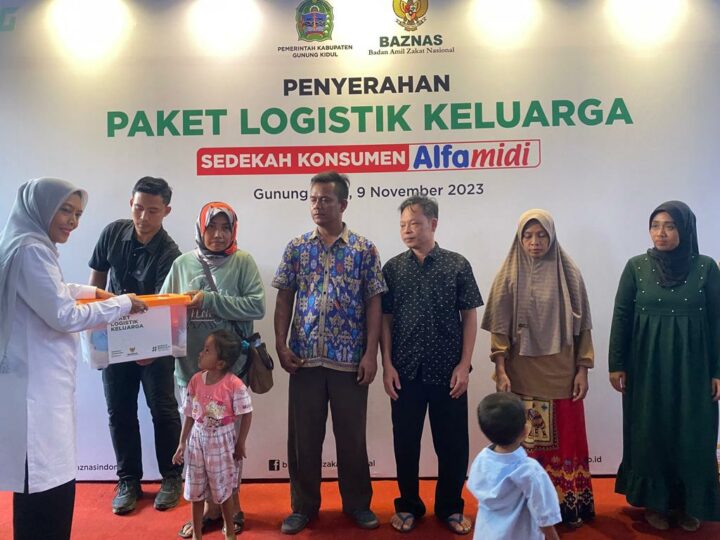 Penyerahan Bantuan Logistik