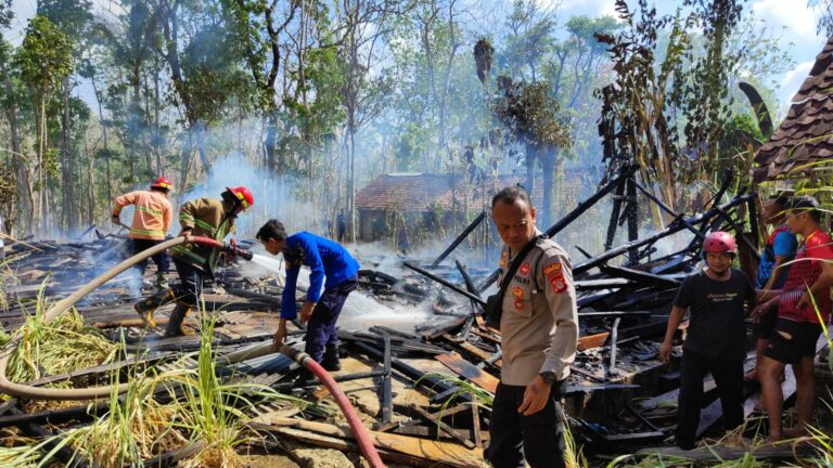 Kebakaran Rumah Pak Jumiko