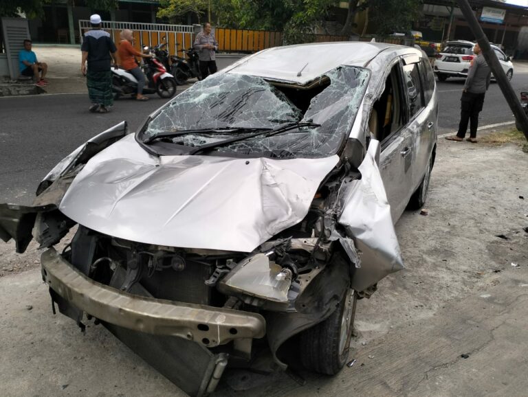 Kondisi Kendaraan Grand Livina Usai Kecelakaan