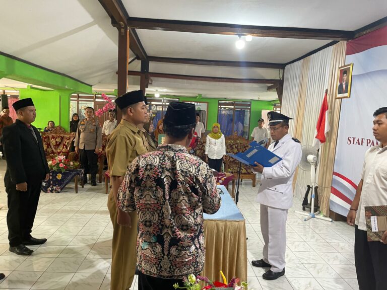 Pelantikan Staf Kalurahan Girisekar