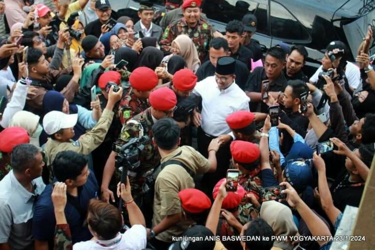 Anies Baswedan Disambut Saat Tiba Di PWM DIY