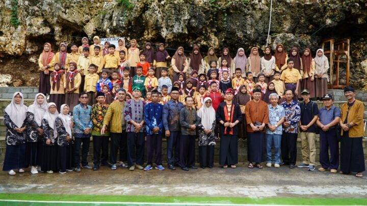 Bupati Gunungkidul Sunaryanta Saat Datang Ke Kalurahan Songb