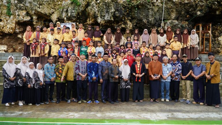 Bupati Gunungkidul Sunaryanta Saat Datang Ke Kalurahan Songb
