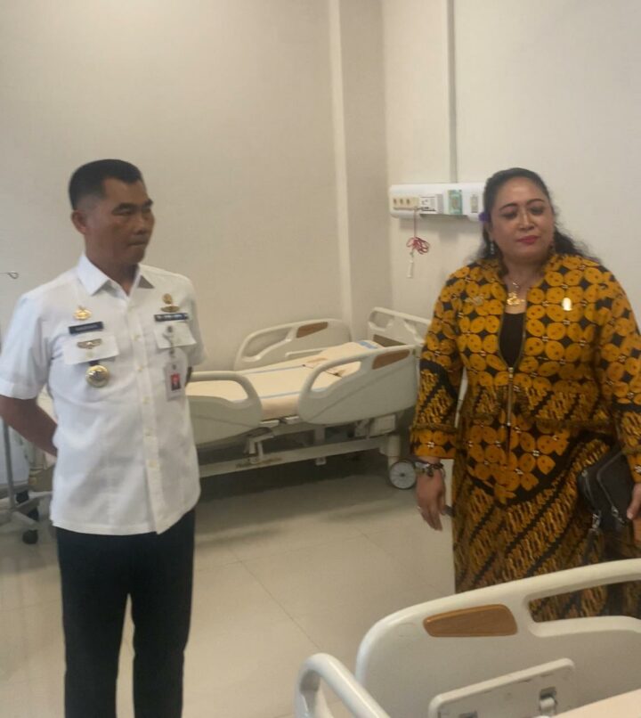 Bupati Dan Ketua DPRD Meninjau Ruang Rawat Inap