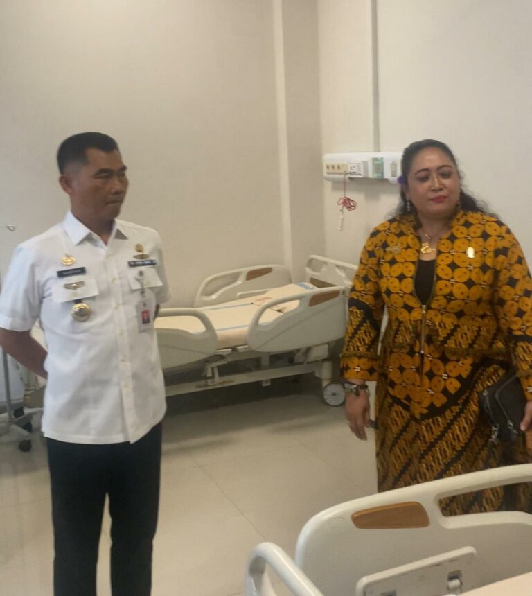 Bupati Dan Ketua DPRD Meninjau Ruang Rawat Inap