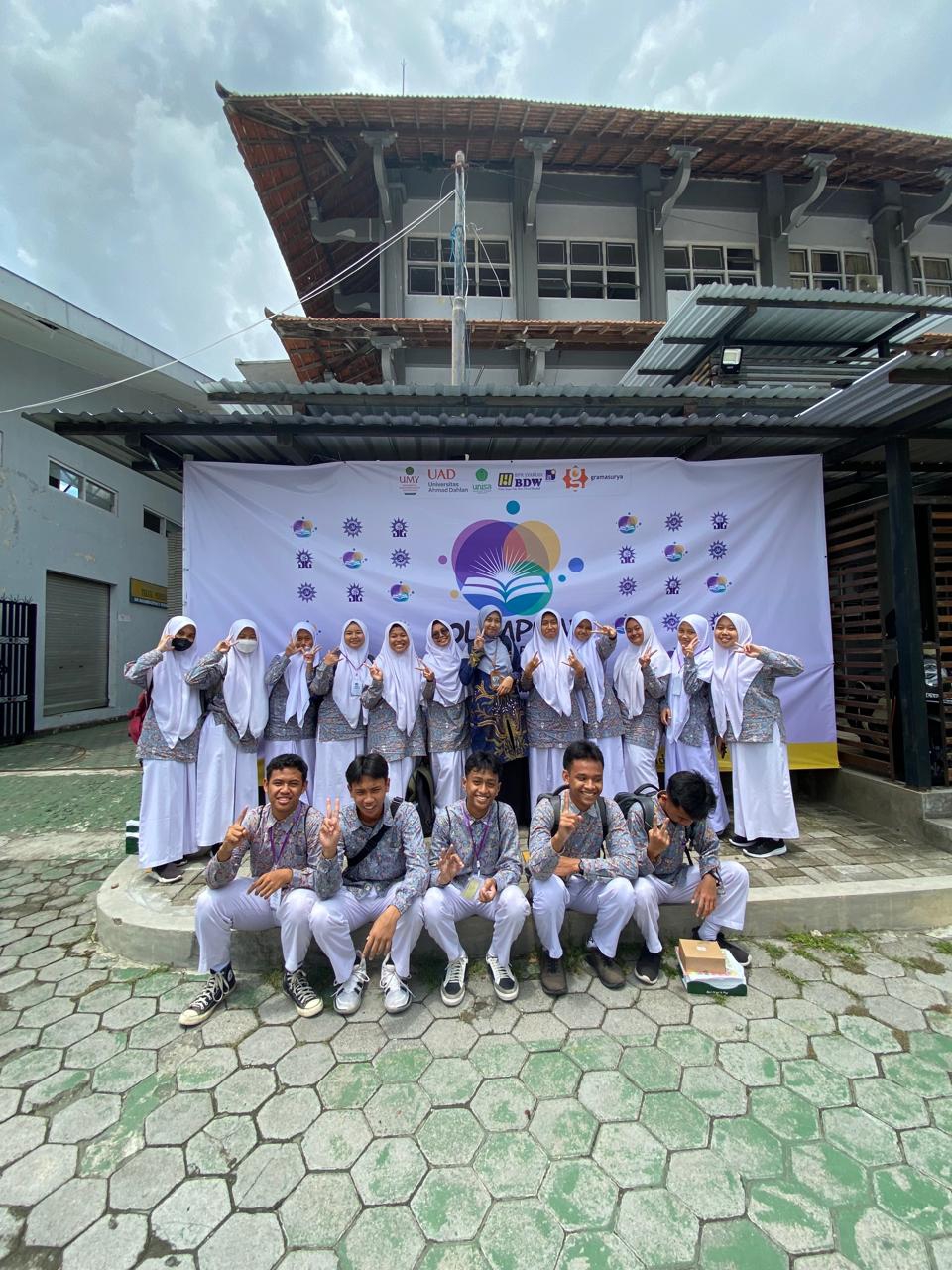 Siswa Siswi SMA Muhammadiyah Al Mujahidin