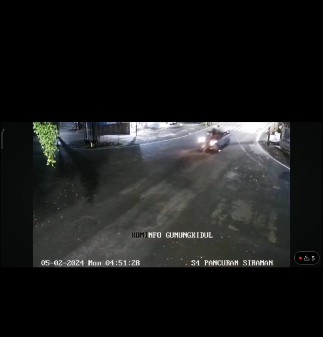 Rekaman CCTV Detik Detik Kecelakaan