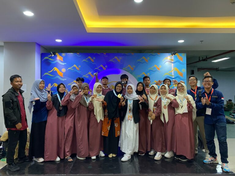 Kepala Sekolah Guru & Siswa SMA Muh Al Mujahidin