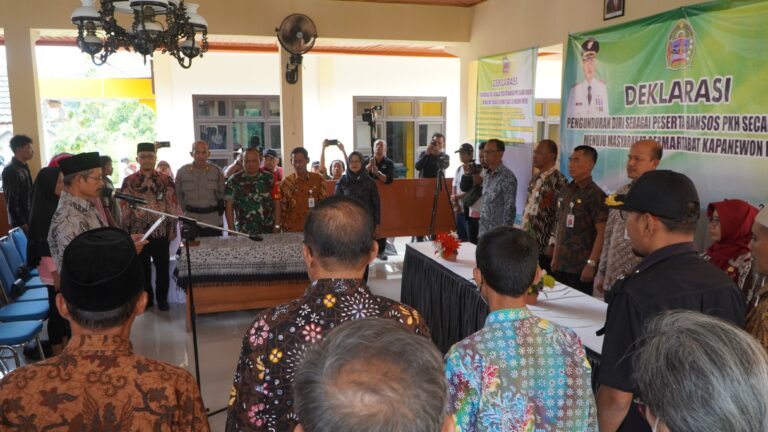 Puluhan KPM PKH Deklarasi Mundur Dari Kepesertaan