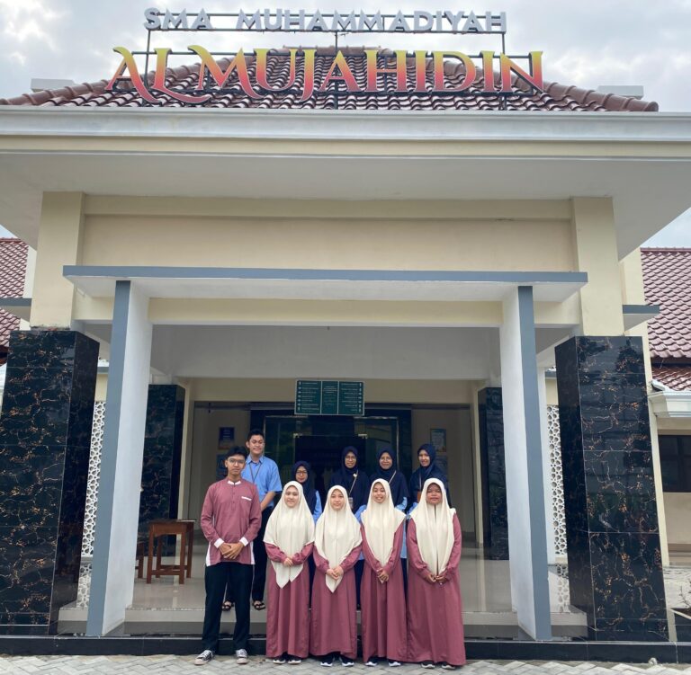 Siswa SMA Muhammadiyah Al Mujahidin