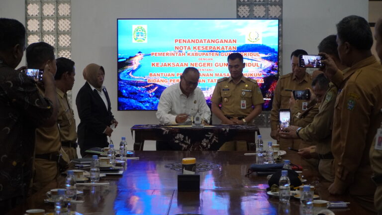 Penandatanganan Bersama Kerjasama Pemda & Kejari