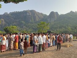 Sholat Iduladha Di Lapangan Parkir Obyek Wisata Nglanggeran