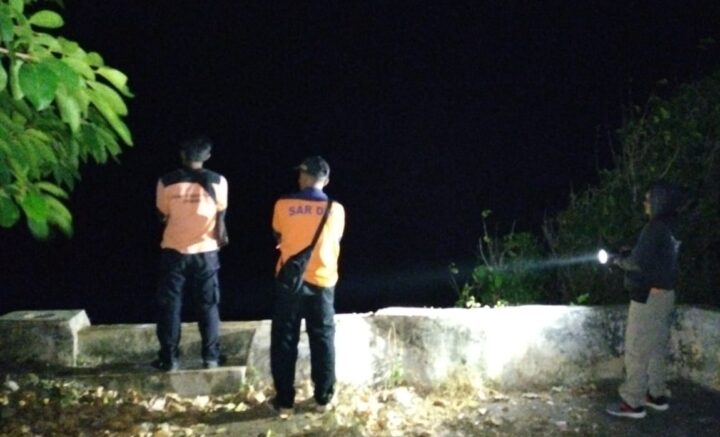 Tim SAR Melakukan Pencarian Nelayan Hilang