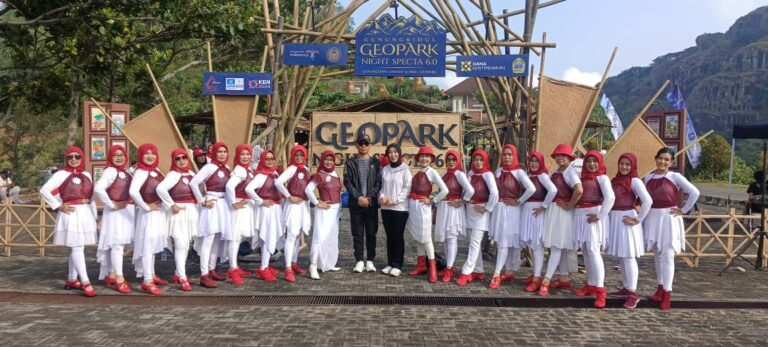 Universal Line Dance Bersama Bupati Gunungkidul Sunaryanta