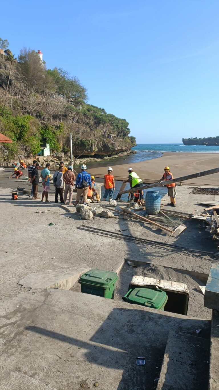 Pembangunan Tanggul Pantai Baron