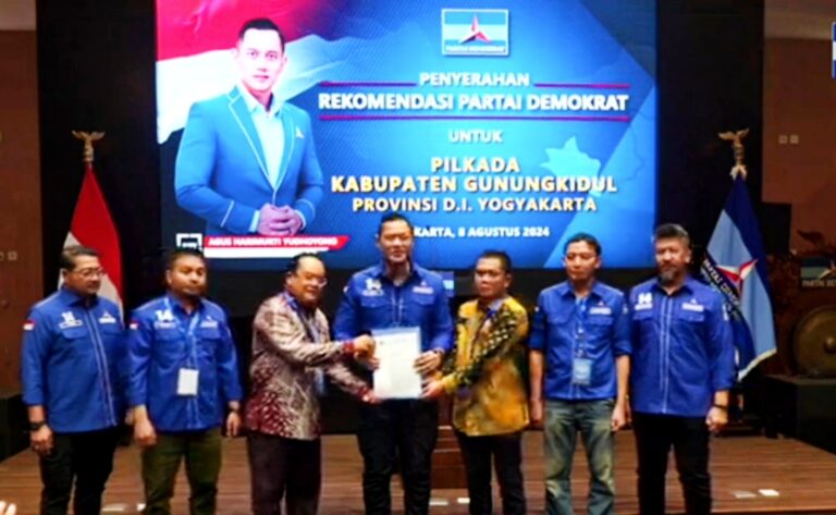 Penyerahan SK Partai Demokrat