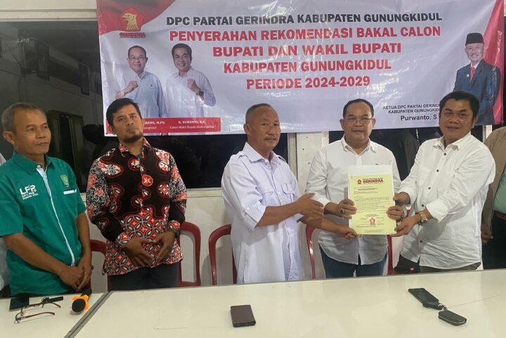Penyerahan SK Rekomendasi Gerindra