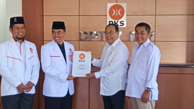Serah Terima SK Rekomendasi DPP PKS