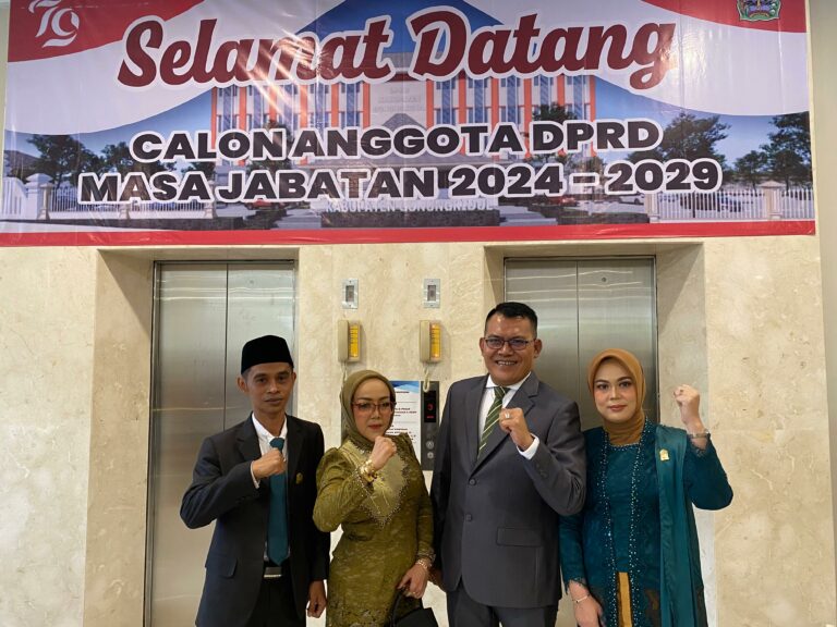 Timbul Suryanto Dan Keluarganya