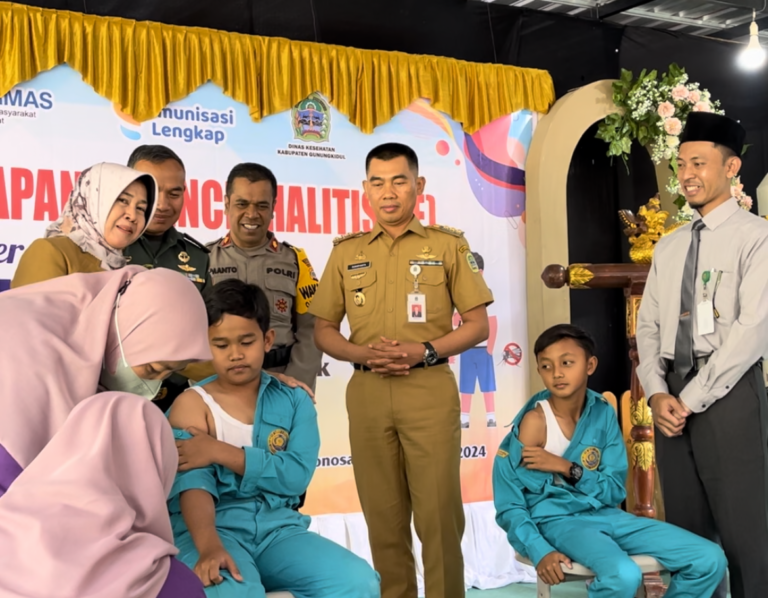Kick Off Imunisasi Japanese Encephalitis, 800 Siswa SD Muhammadiyah Al Mujahidin Menjadi Yang Pertama