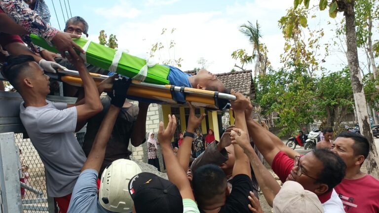 Korban Saat Ditolong Warga