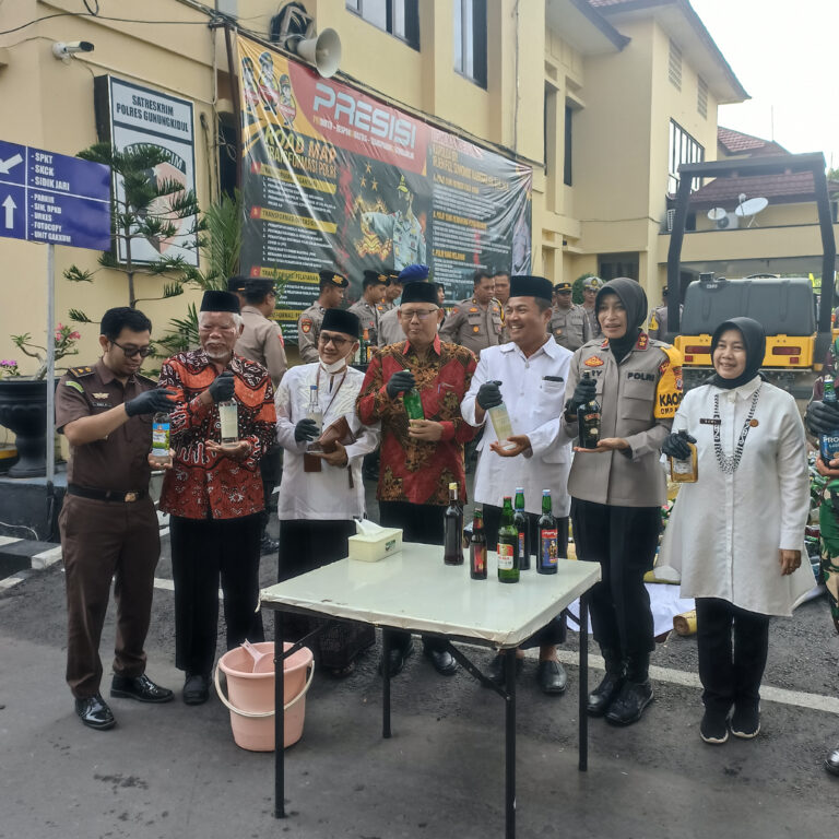 Pemusnahan Miras Hasil Patroli