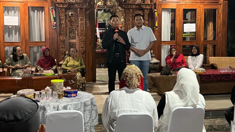 Kedatangan Sunaryanta Ardi Di Kediaman Endah Subekti K