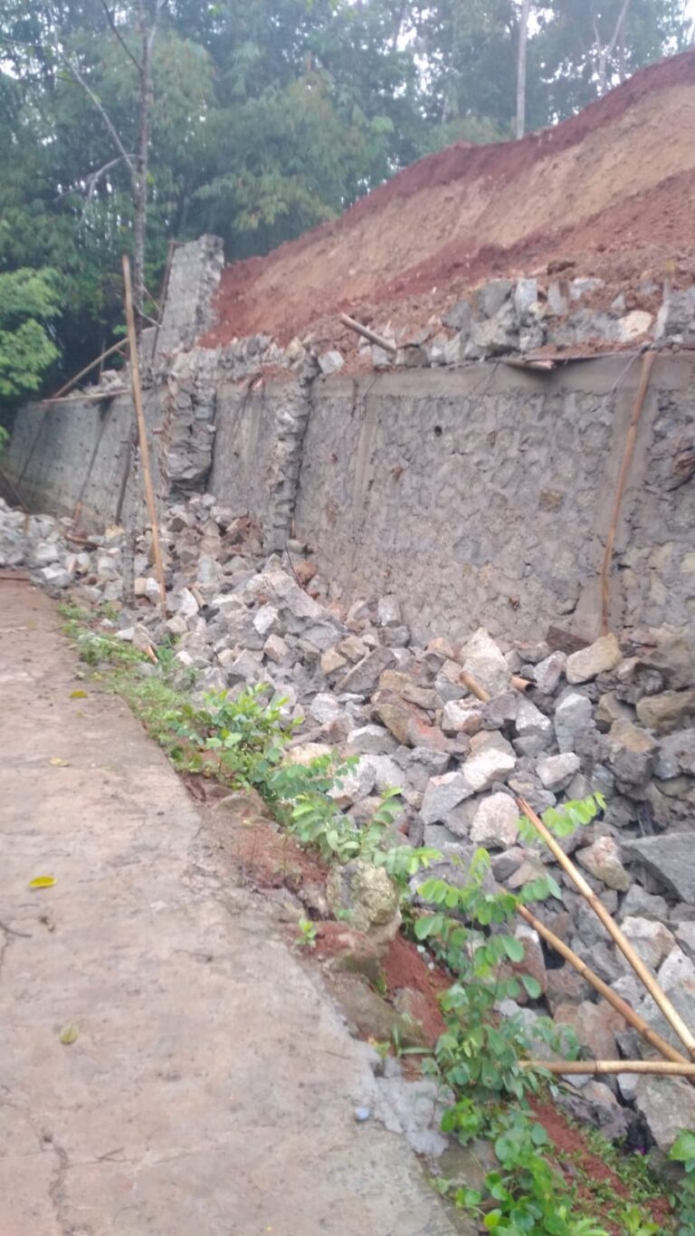 Talud Yang Ambrol