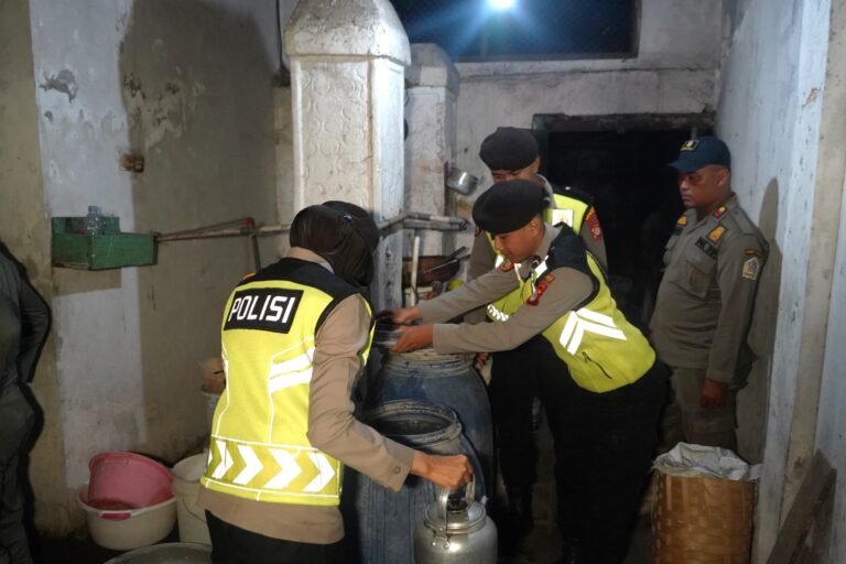 Pengecekan Penyimpanan Miras