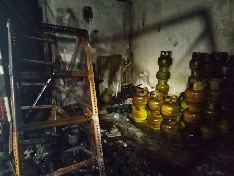 Kondisi Kios Toko Usai Padam