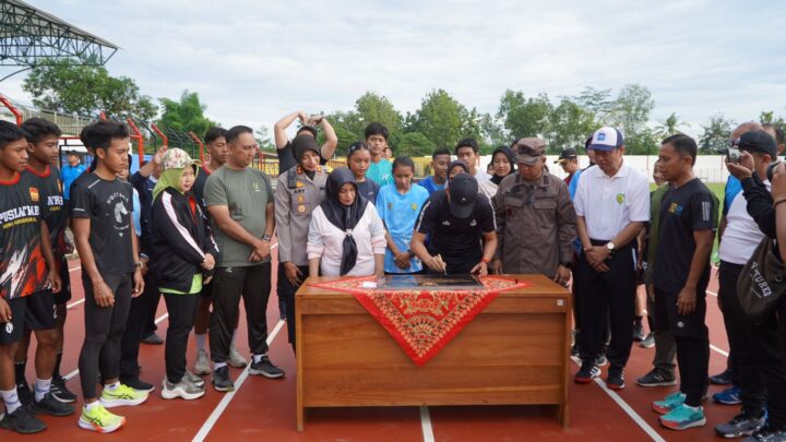 Peresmian Stadion Gelora Handayani