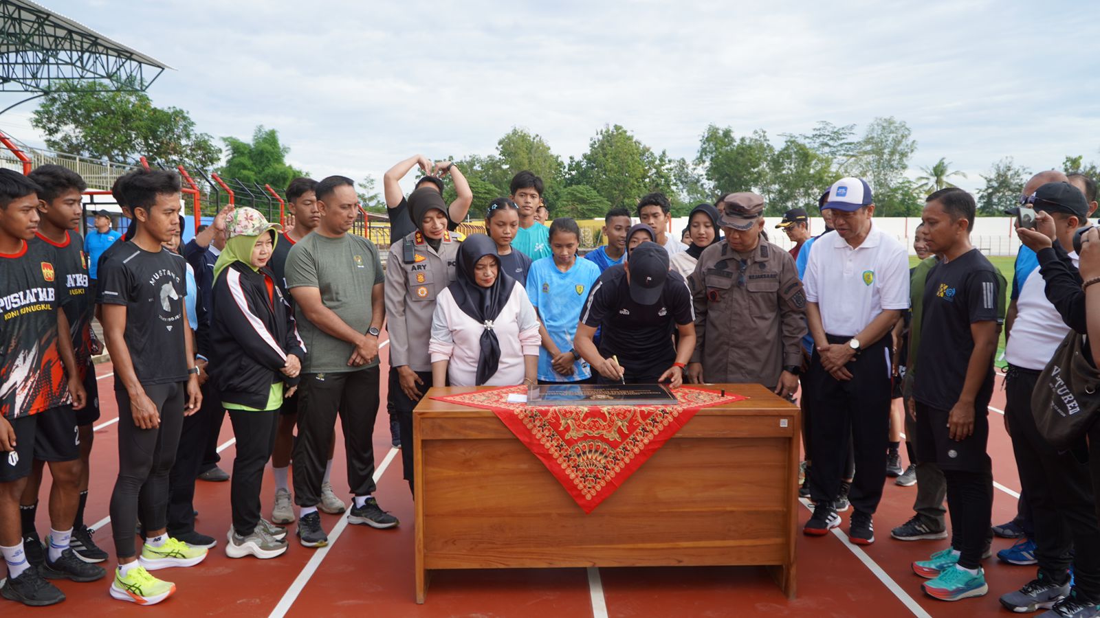Peresmian Stadion Gelora Handayani