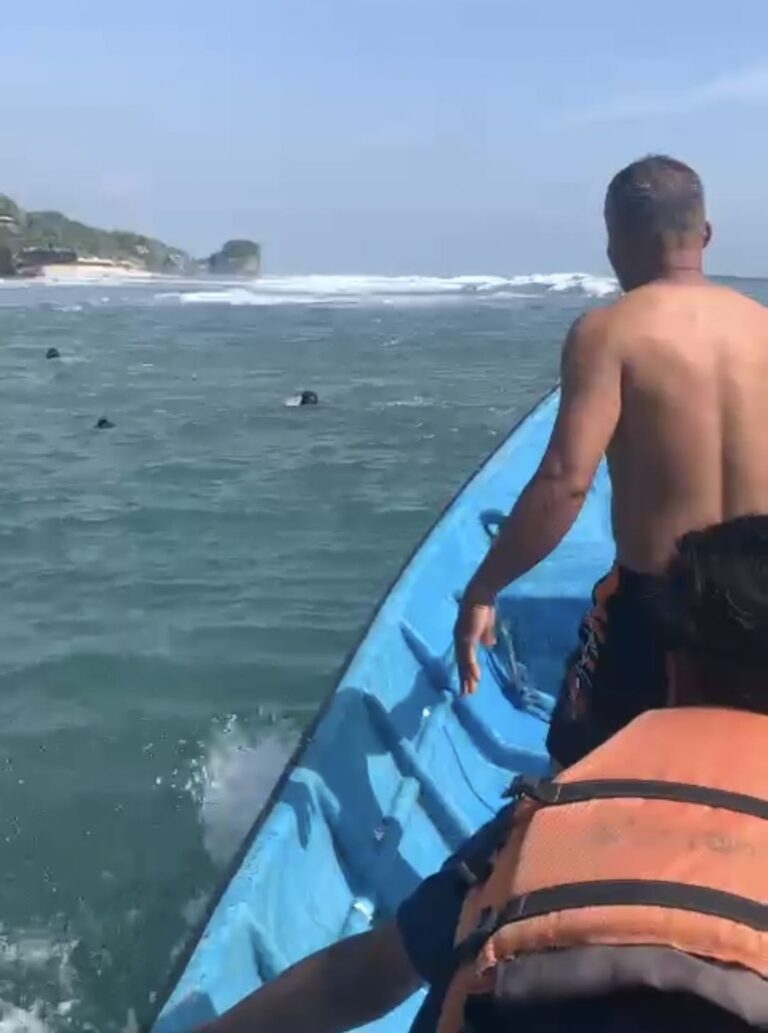 Pertolongan Kepada 3 Wisatawan