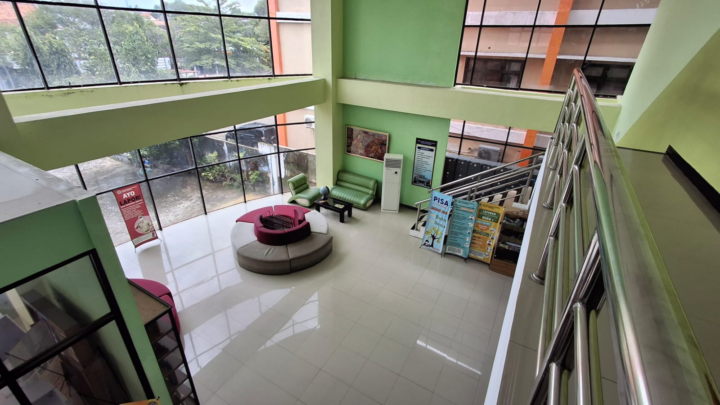 Ruangan yang Luas dan Nyaman di Perpustakaan Daerah