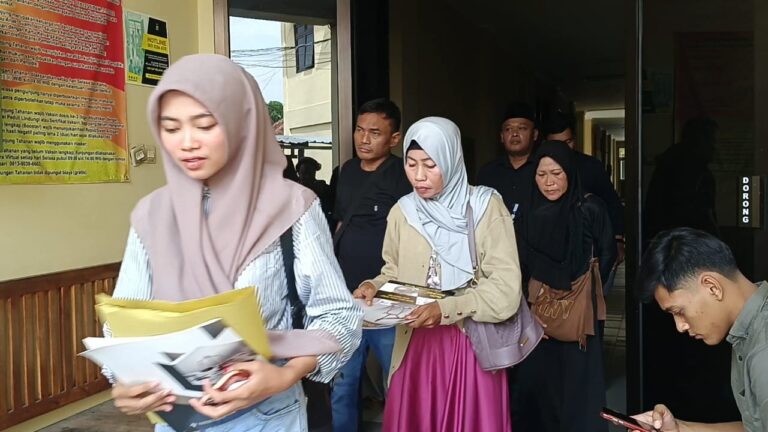 Keluarga Korban Laka Laut Pantai Drini
