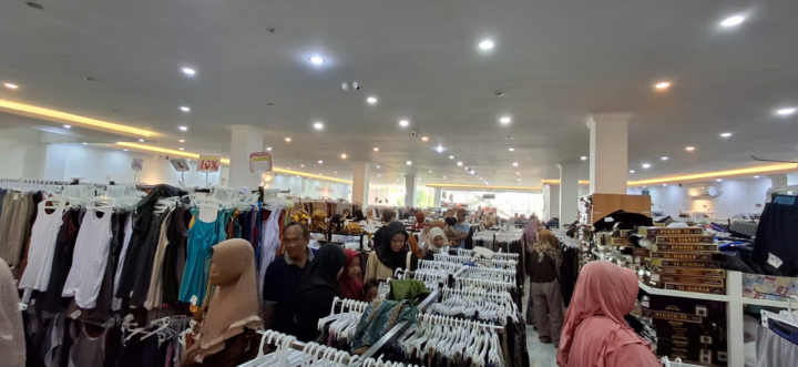 Suasana JM Fashion di Siyono