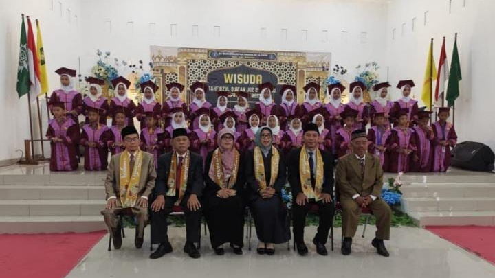 Prosesi Wisuda Berlangsung Khidmat