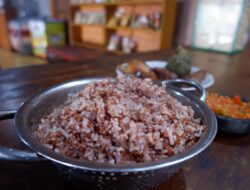 Nasi Merah Dan Sambel Bawang