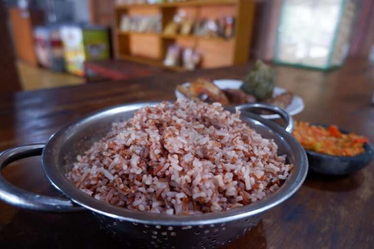 Nasi Merah Dan Sambel Bawang