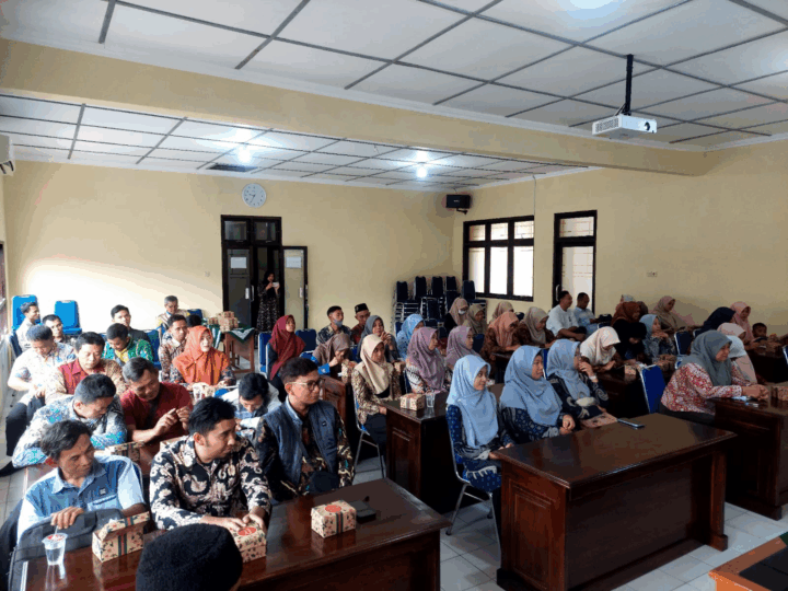 Guru: Pekerjaan Mulia dengan Pahala Besar