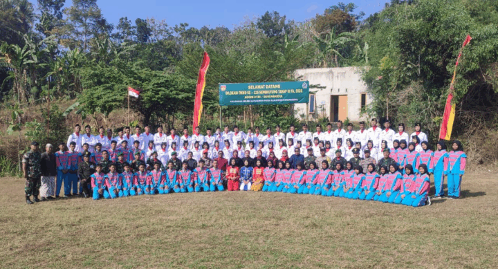 Gema Korsik MTs Muhammadiyah Al Muhajirin Patuk Iringi Khidmat HUT ke-80 RI di Lapangan Patuk