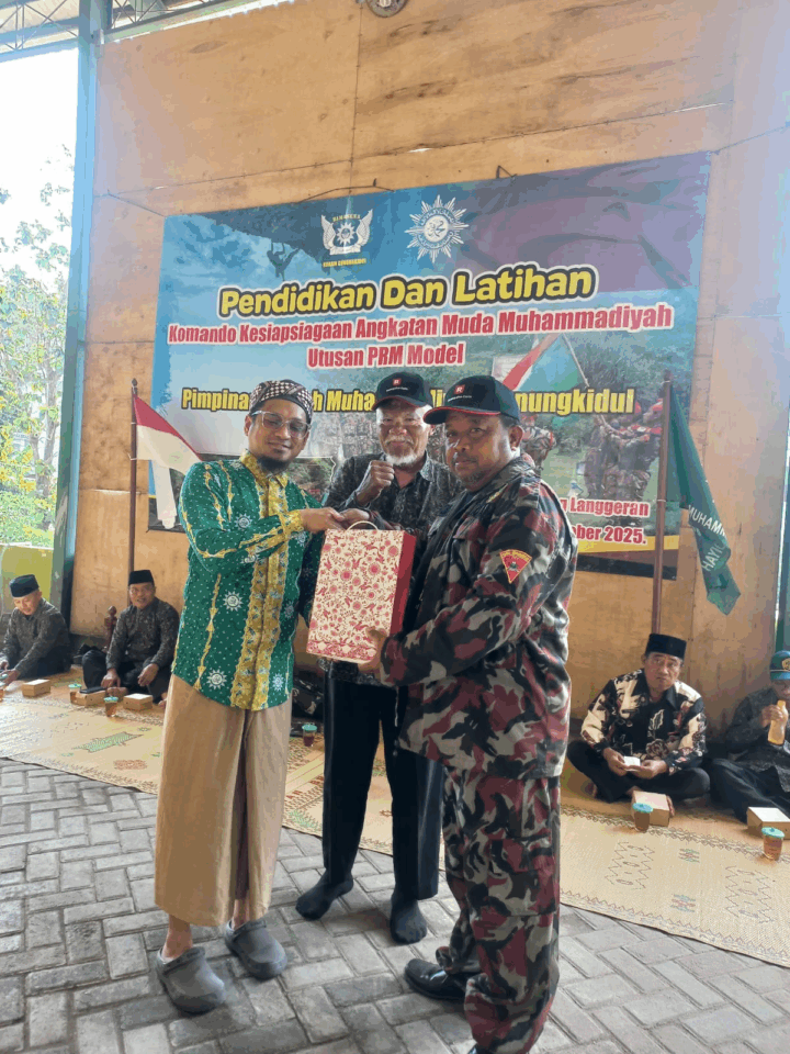 Ustadz Abduh Tuasikal, Ayahanda Sadmono Dadi dan Kang Salim