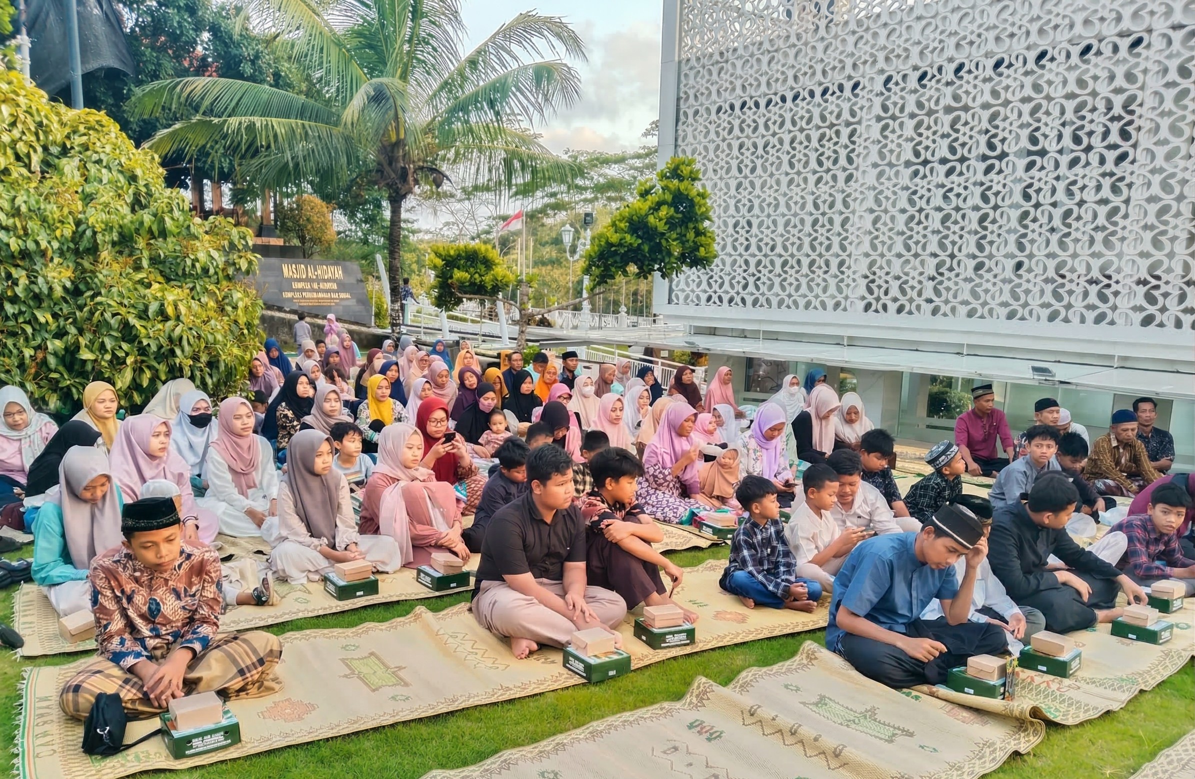 Suasana Buka Bersama Dan Penyerahan Santunan Kepada Anak Yatim Serta Difabel Oleh PCM Panggang Dan LazisMu Di Kopi Panggang. Suasana Buka Bersama Dan Penyerahan Santunan Kepada Anak Yatim Serta Difabel Oleh PCM Panggang Dan LazisMu Di Kopi Panggang.