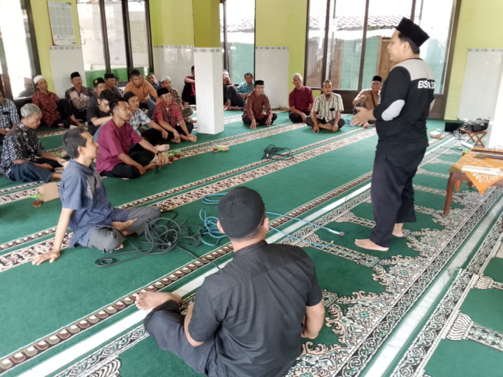 Aktivis JagalMu Handayani menggelar apel bersama bertajuk Tajamkan PisauMu di Panti Asuhan Umi Anifah Katongan Nglipar sebagai penutup rangkaian pelatihan kurban.