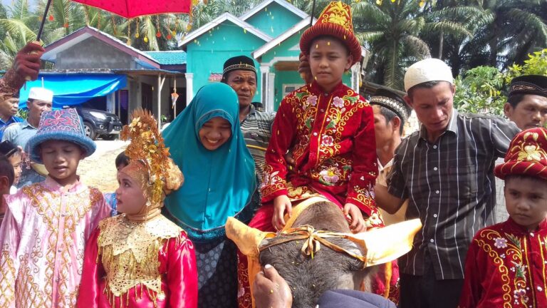 Haru.., Ungkapan Hati Orang Tua Peserta Khitan Massal Baznas Bersama PKU Wonosari - foto utama