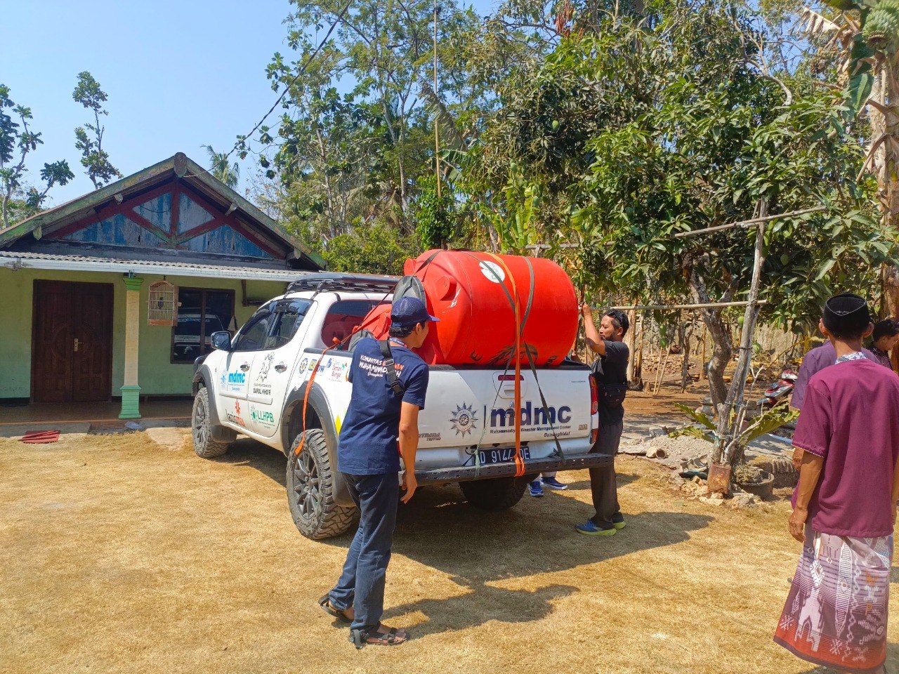 Bantuan Air Bersih Gunungkidul. Ratusan Paket Sembako, Torn Air Dan Air Bersih Kembali Disalurkan Untuk Warga