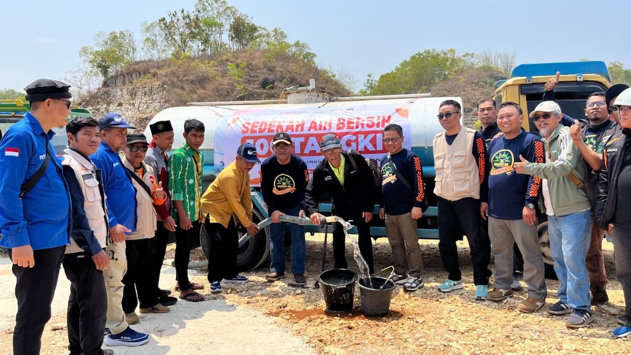 Rektor UAD, Motoran Ke Gunungkidul Berikan Bantuan Air Bersih - foto pendukung-2